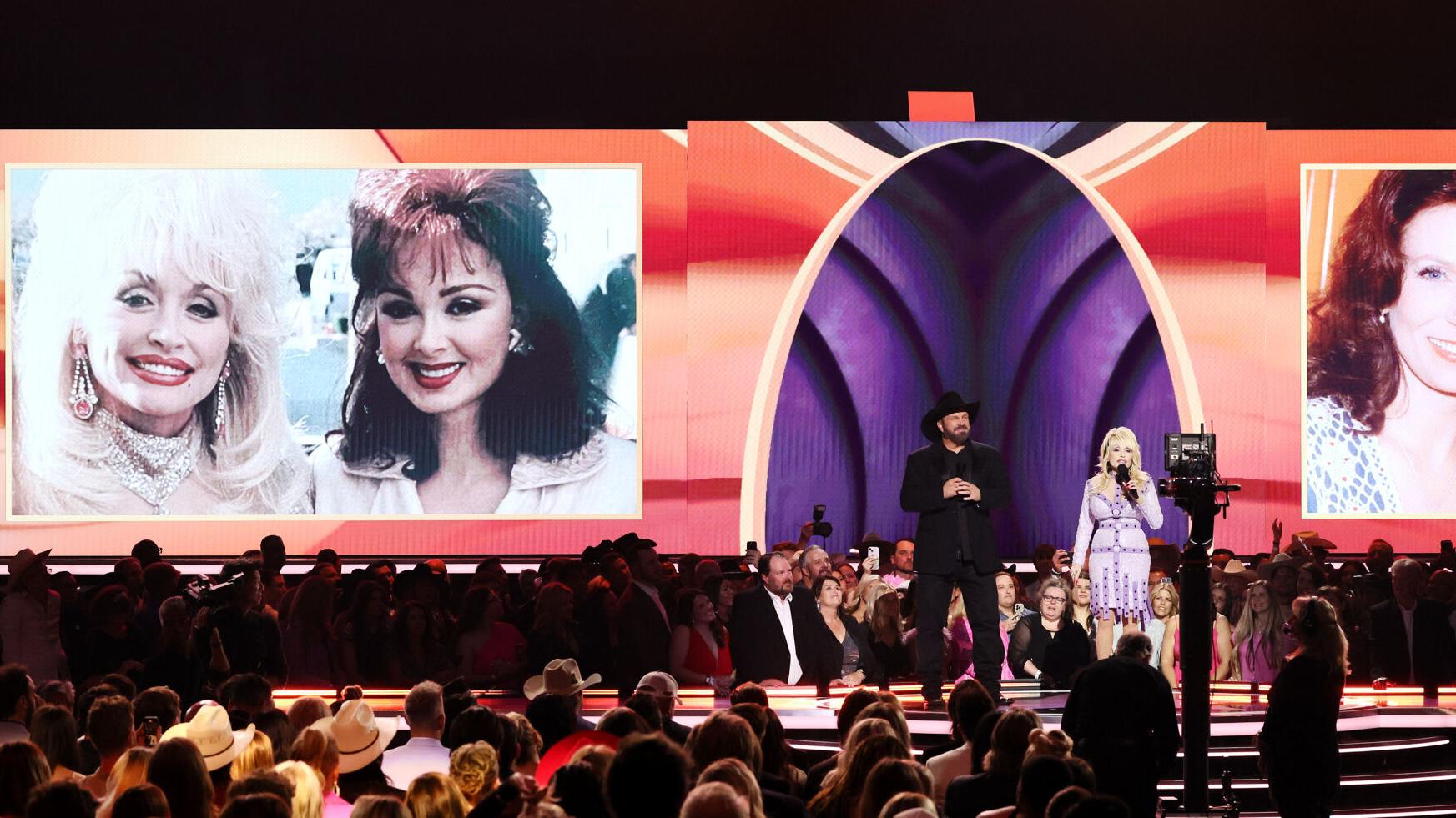 Dolly Parton pays emotional tribute to Loretta Lynn and Naomi Judd at 2023 ACM Awards